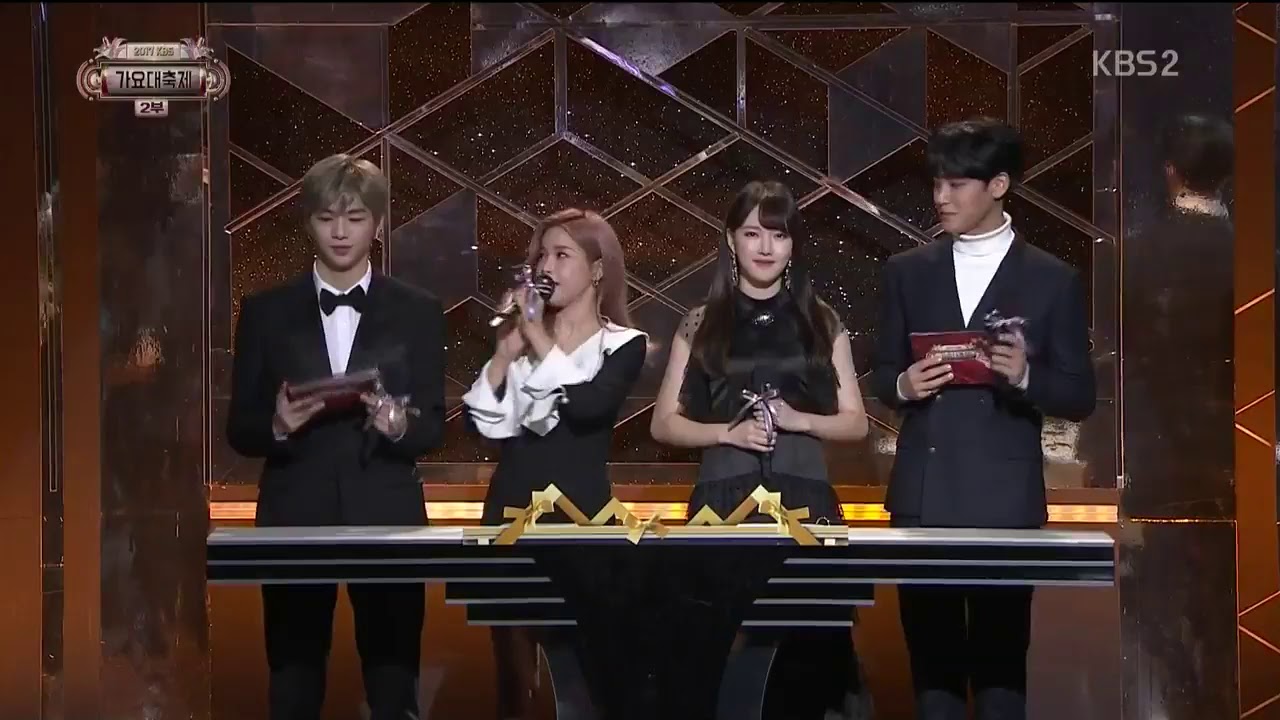 (2) 171229 MC GFRIEND's Yerin, SEVENTEEN Mingyu, Solar & Daniel CUT at KBS GAYO