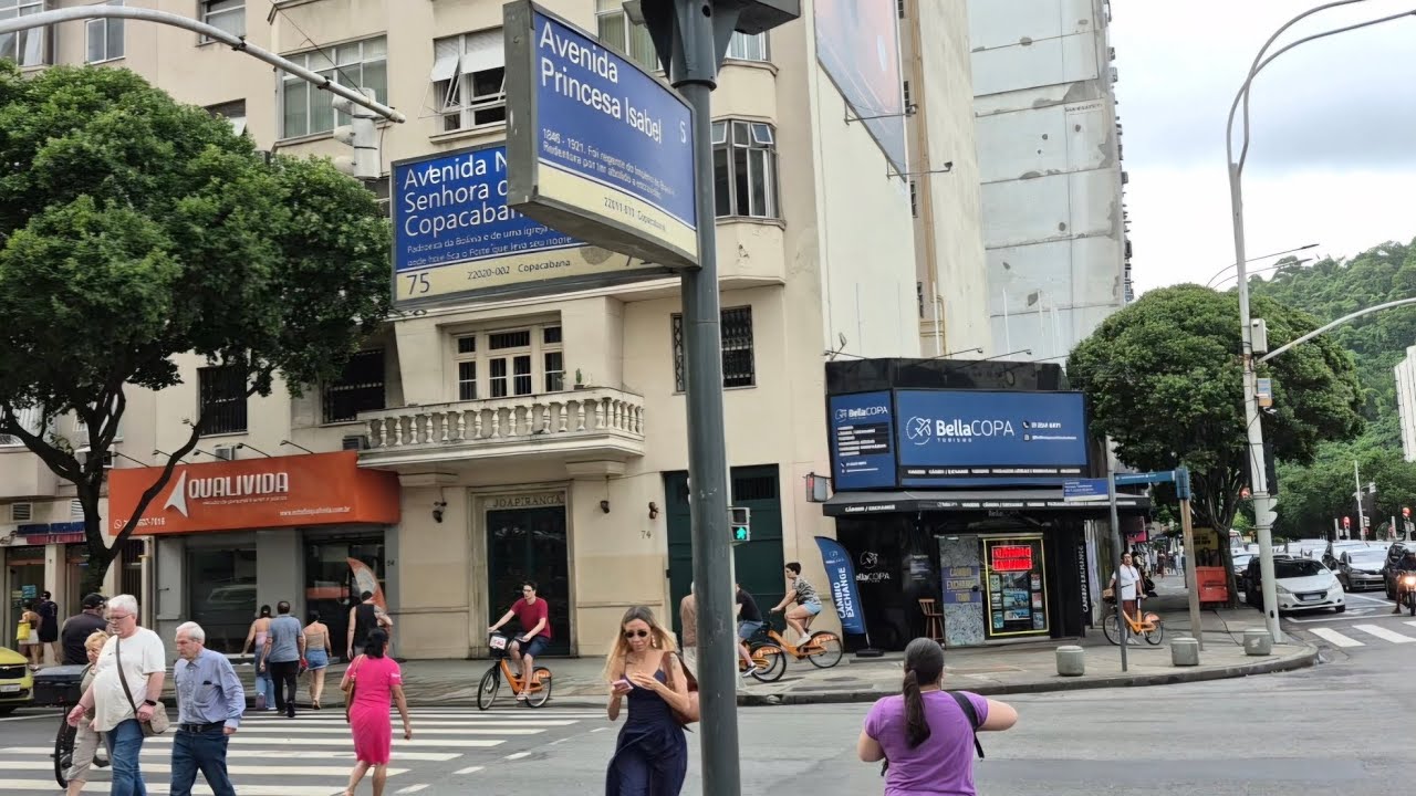 Caminhando entre o Leme e Copacabana na Zona Sul do Rio. 📍