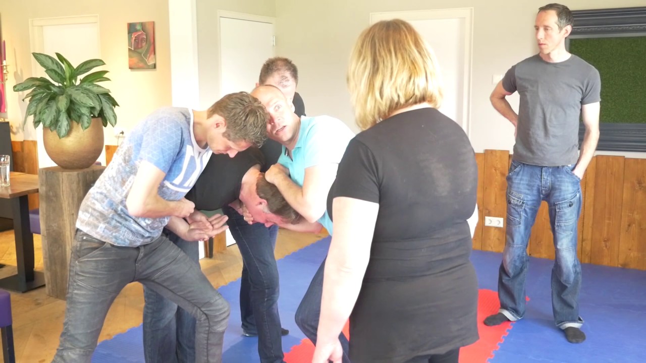 ‘hoofd en kin’ techniek | Agressie in de zorg | Contra Trainingen