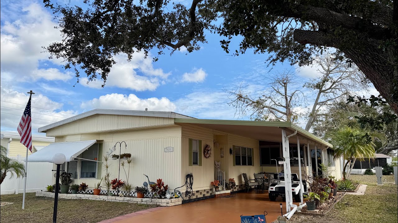 Обновленный мобильный дом за 59 900 долларов на участке по периметру с многолетними деревьями | 5...