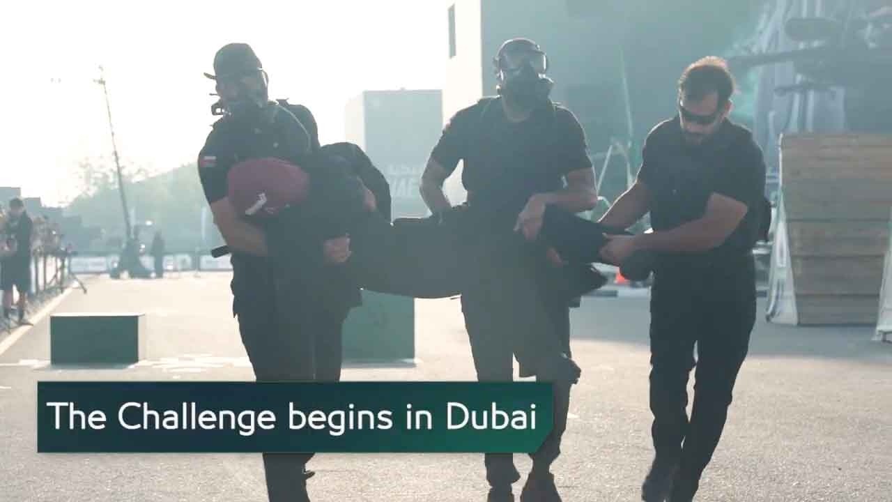 Командирам Королевской полиции Дубая и Руанды было приказано отступить на шеренги под давлением с...