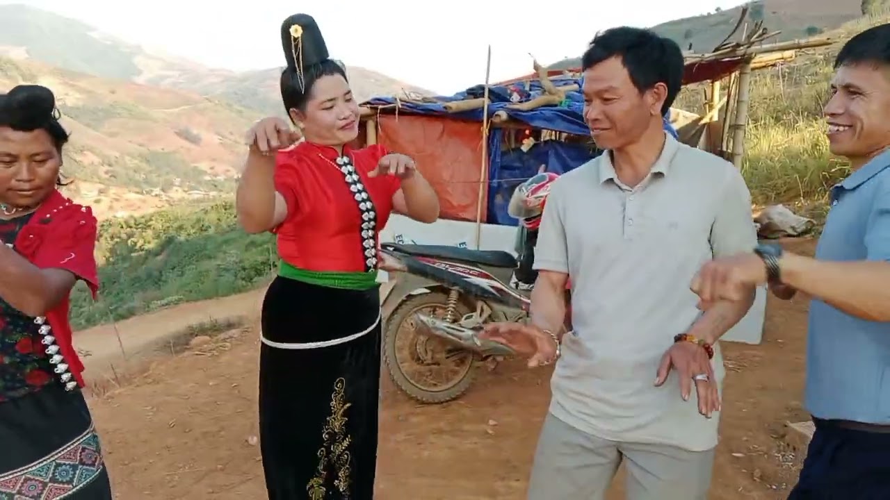 Lò thiện nhảy đồng viên chị chơ pi nọng ơi 