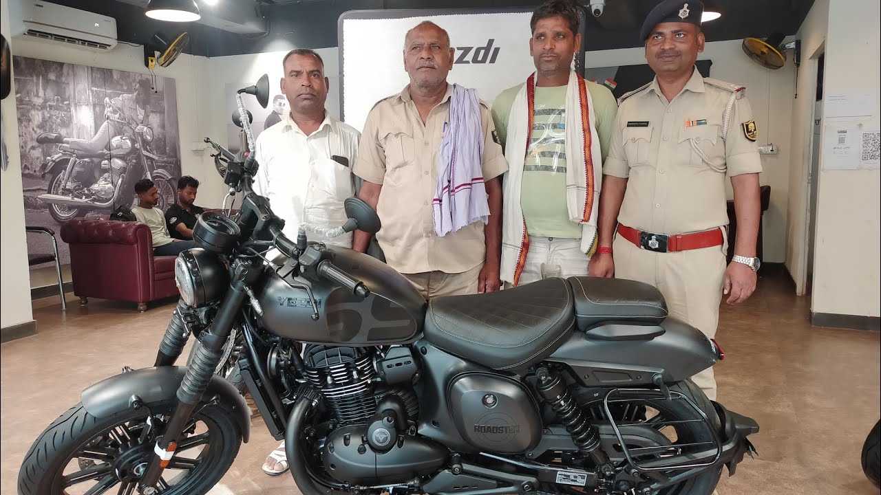 Bihar cop love Yezdi Roadster shadow black delivere On Live From Ramayan Moters |Gaya Bihar|#yezdi 