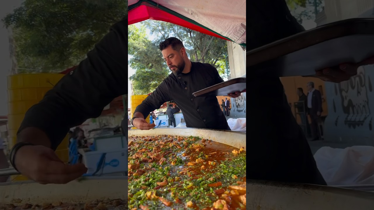 Les presento la paella m&aacute;s grande de la CDMX para 2000 personas #paellademarisco #chef #cocina