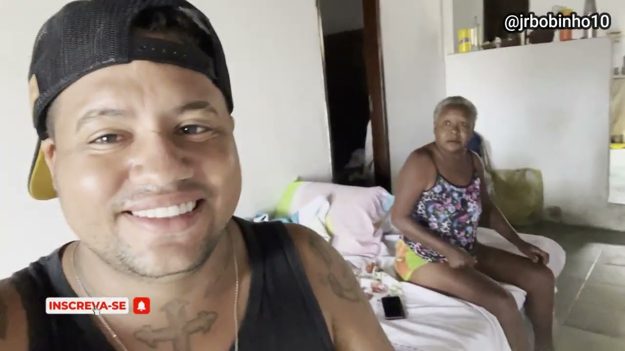 PORTA ABERTA, BANDIDO ENTRA DENTRO DE CASA