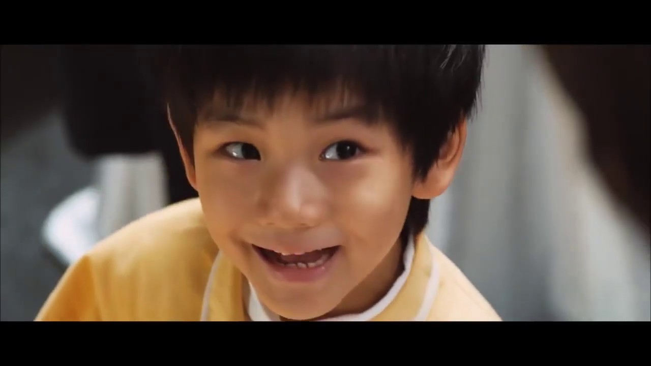 [영화 하모니 명장면] 크리스마스에 성가를 부르며 축복을 비는 장면