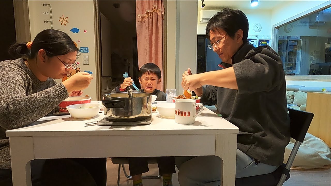 晚餐外帶豬腳+魯肉便當160元｜買了3個超商出清麵包