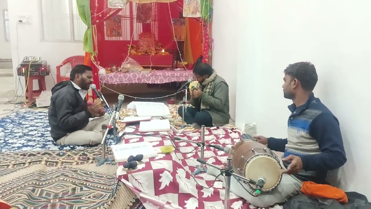 रामायण धुन नफरत की दुनिया  को छोड़कर  गायक- रामप्रकाश यादव (पिताजी ) व भाई संतोष यादव (पप्पू)