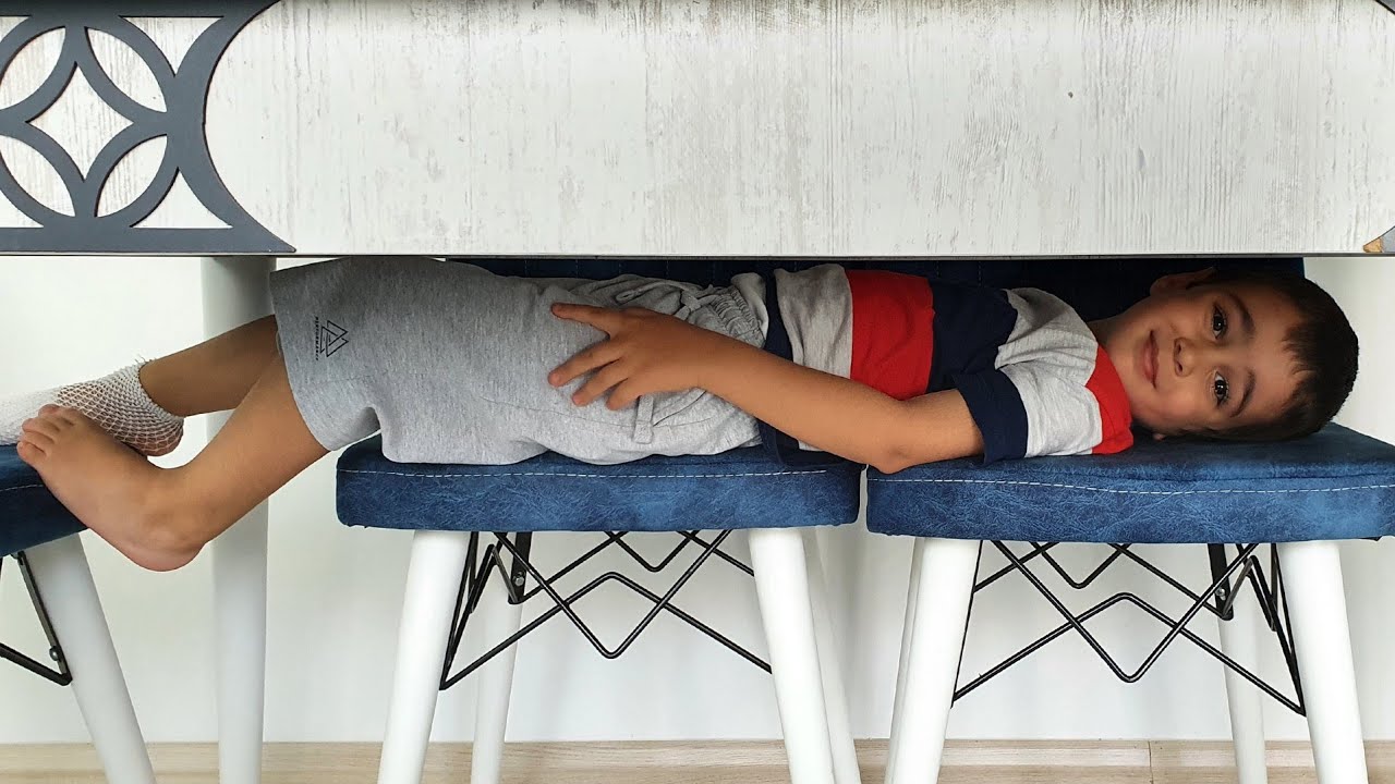 Berat Masanın Altına Saklandı. Child Hiding in The Table Fun Kids Video