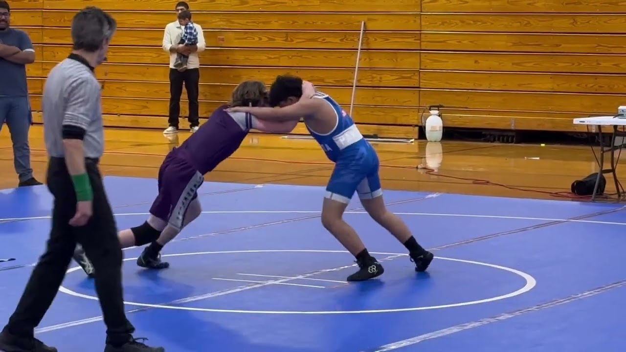 Tres victorias de Fer  en combates de lucha libre  