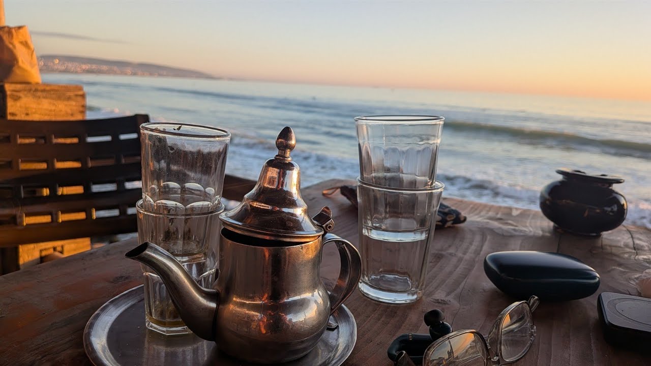 Taghazout Neujahr: Warum marokkanische Boote BLAU sind & wie man Fische mit LICHT fängt 🕯️🐟