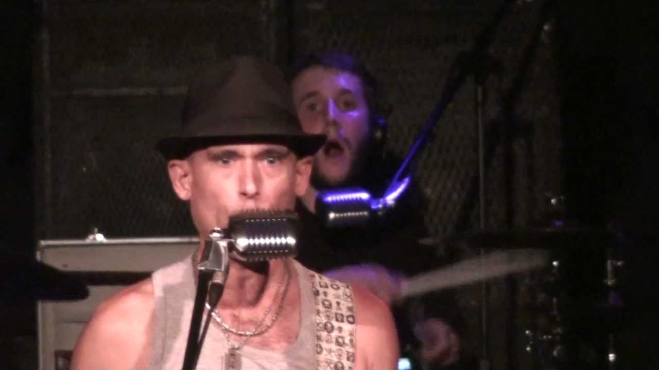 VÓMITO- Ratas de ciudad (La Báscula 17-9-11)