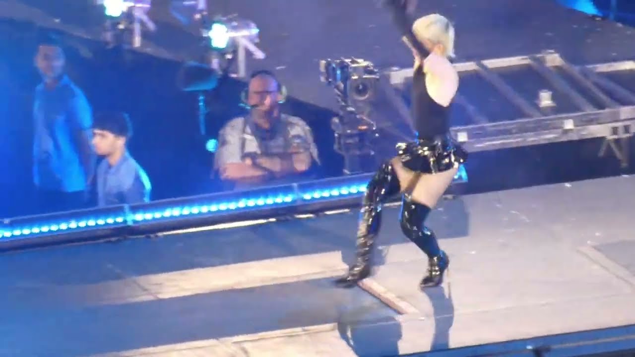 💙BEYONCE'S DANCERS HONEY BALENCIAGA AMARI LES TWINS