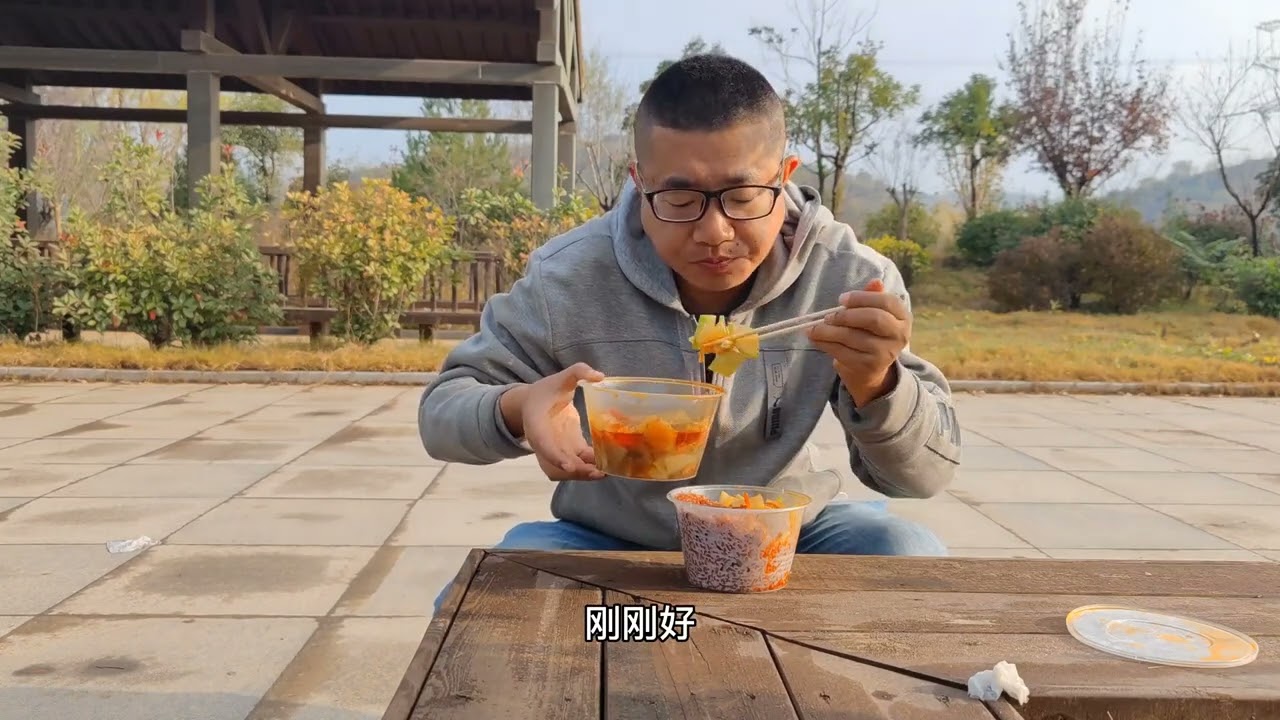 西安焦岱乡村大集，12元吃红豆米饭配大烩菜，当地美食色香味俱全#赶集 #美食推荐 #地摊美食 #红豆米饭 #旅游 #焦岱大集