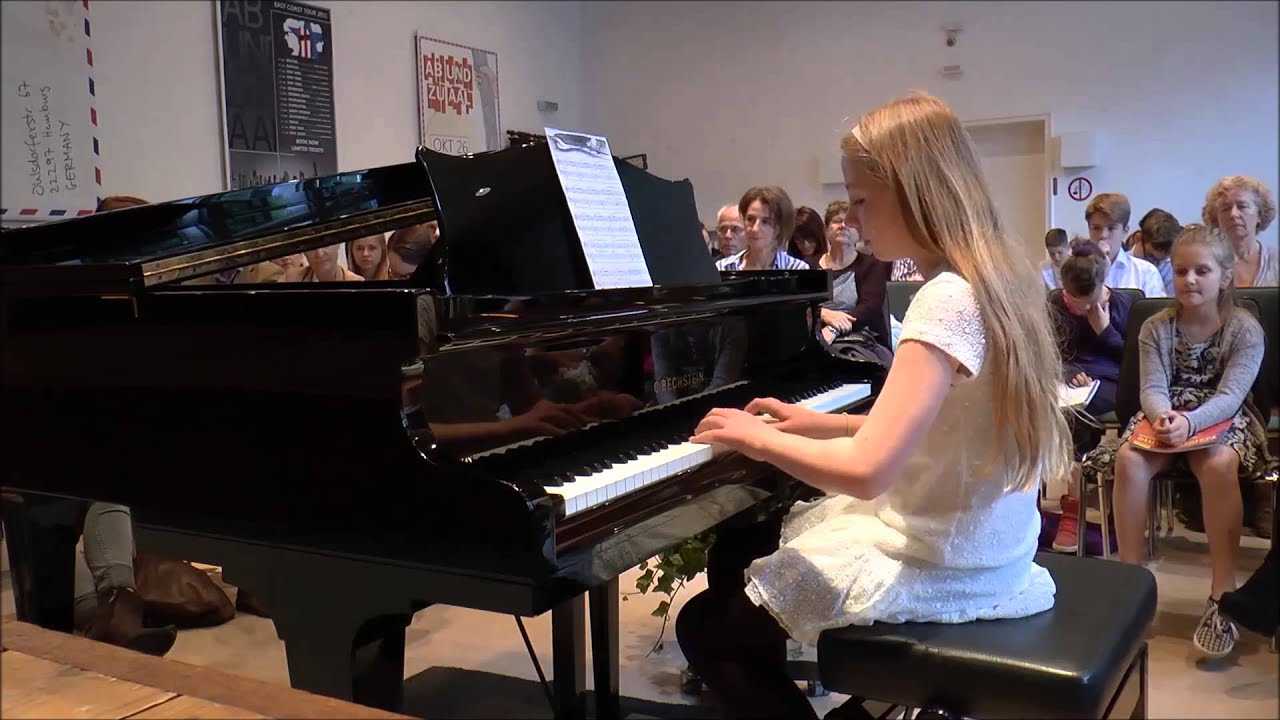 Sanfte Wellen (Aniko Drabon), gespielt von Cosima