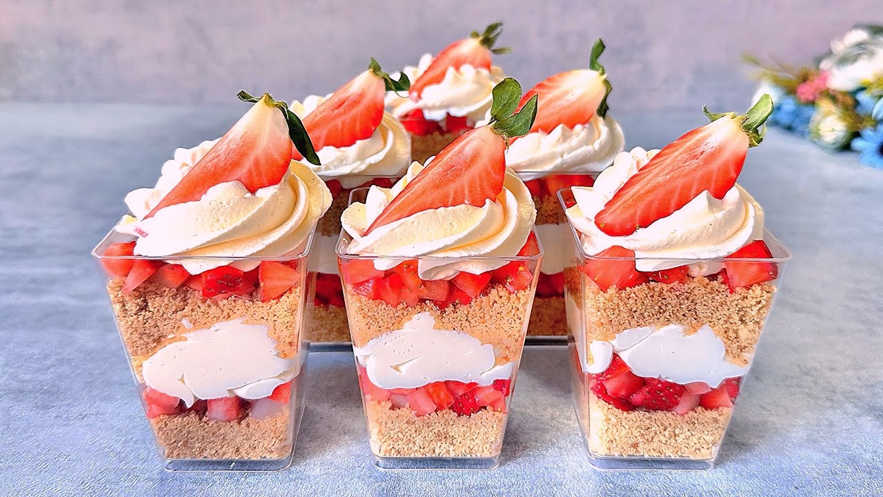 Супер простая и вкусная идея клубничного десерта в последнюю минуту без выпечки!