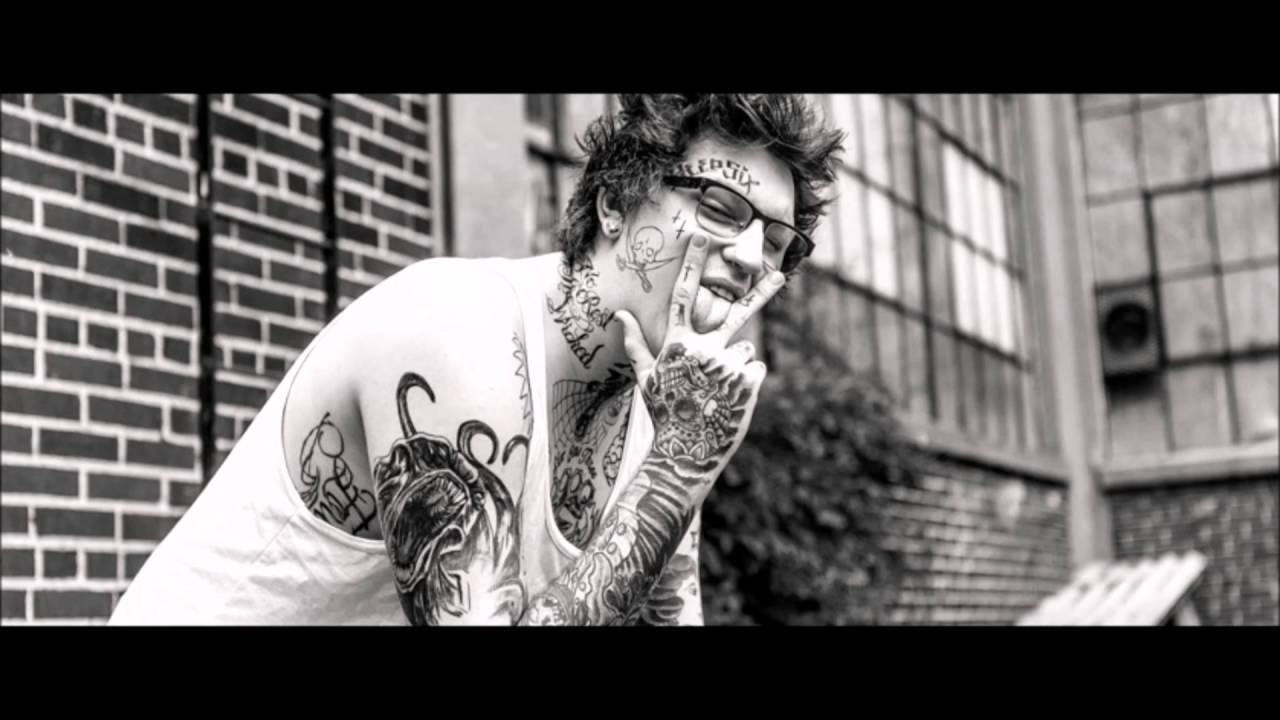 Johnny Bravo - My Bitch (Feat. Happy Killmore)