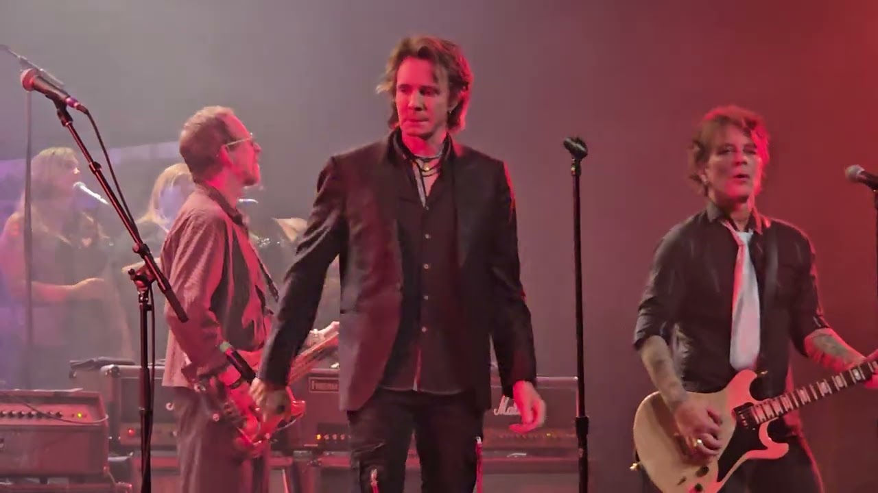 Rick Springfield singing All Mixed Up from the Cars debut album along with Elliot Easton 