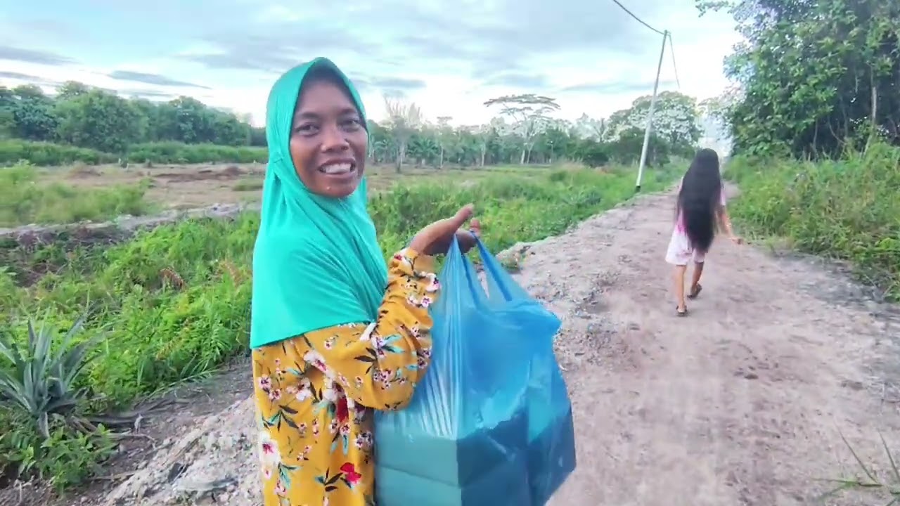 ALHAMDULILLAH BAGI-BAGI KUE DARI PAK GURU 