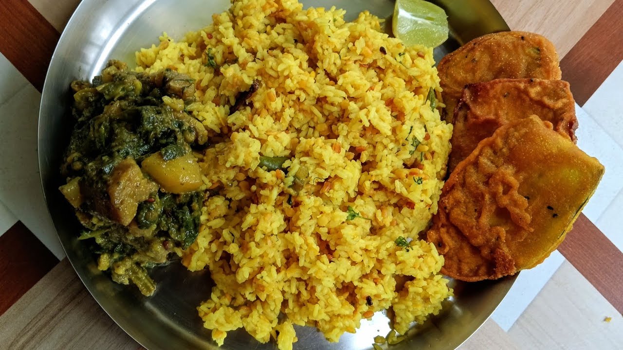 আতপ চাউল মুগডাল দিয়ে ভূনা খিচুড়ি রেসিপি। 