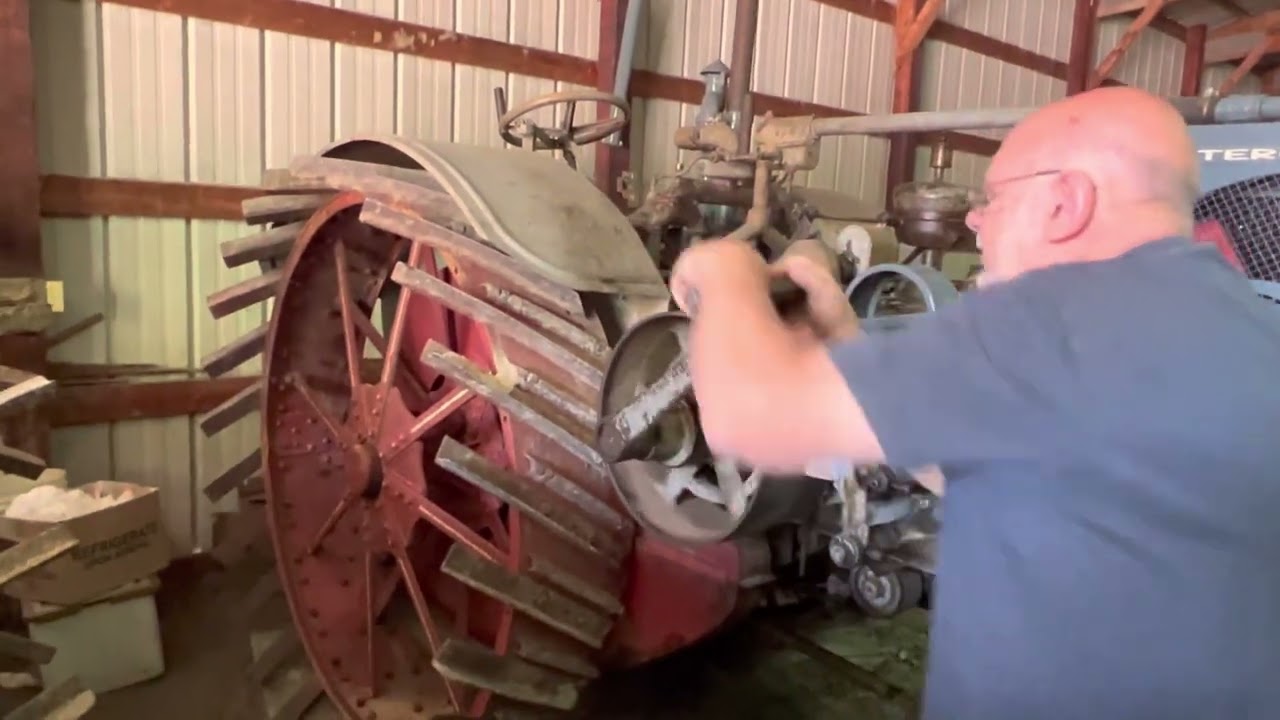 Starting a 1919  15-30 IHC International Harvester Tractor