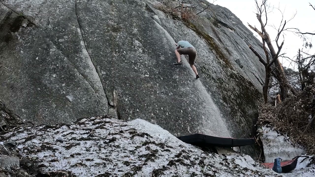 Yosemite Bouldering: Curry West, Circuit Breaker (V2)
