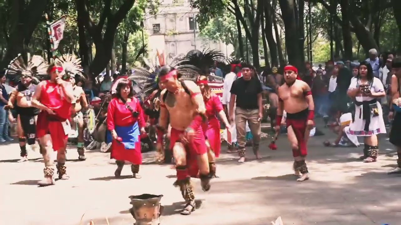 Danza Guadalajara ( Huitzilopochtli ) en las fuentes de Coyoacán.