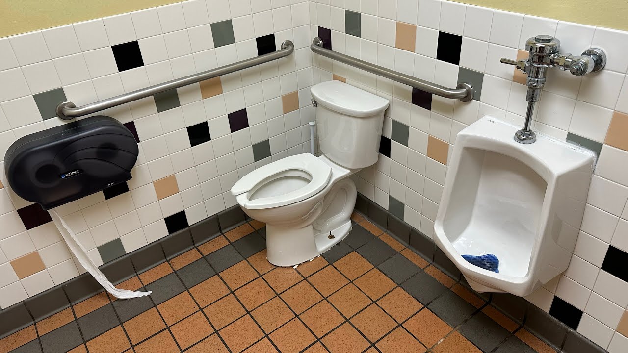 PUBLIC RESTROOM REVIEW - Einstein Bros. Bagels (Cranberry Twp, PA)