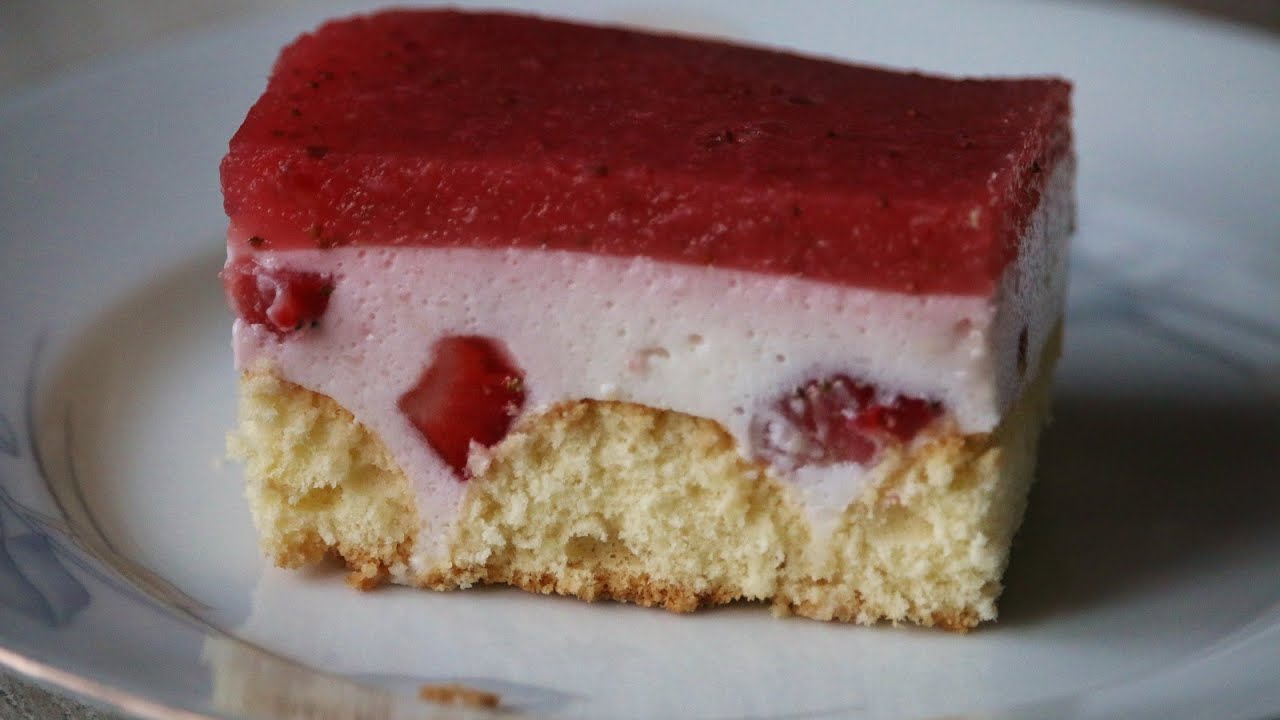 Truskawkowa chmurka bez pieczenia z pianką jogurtową