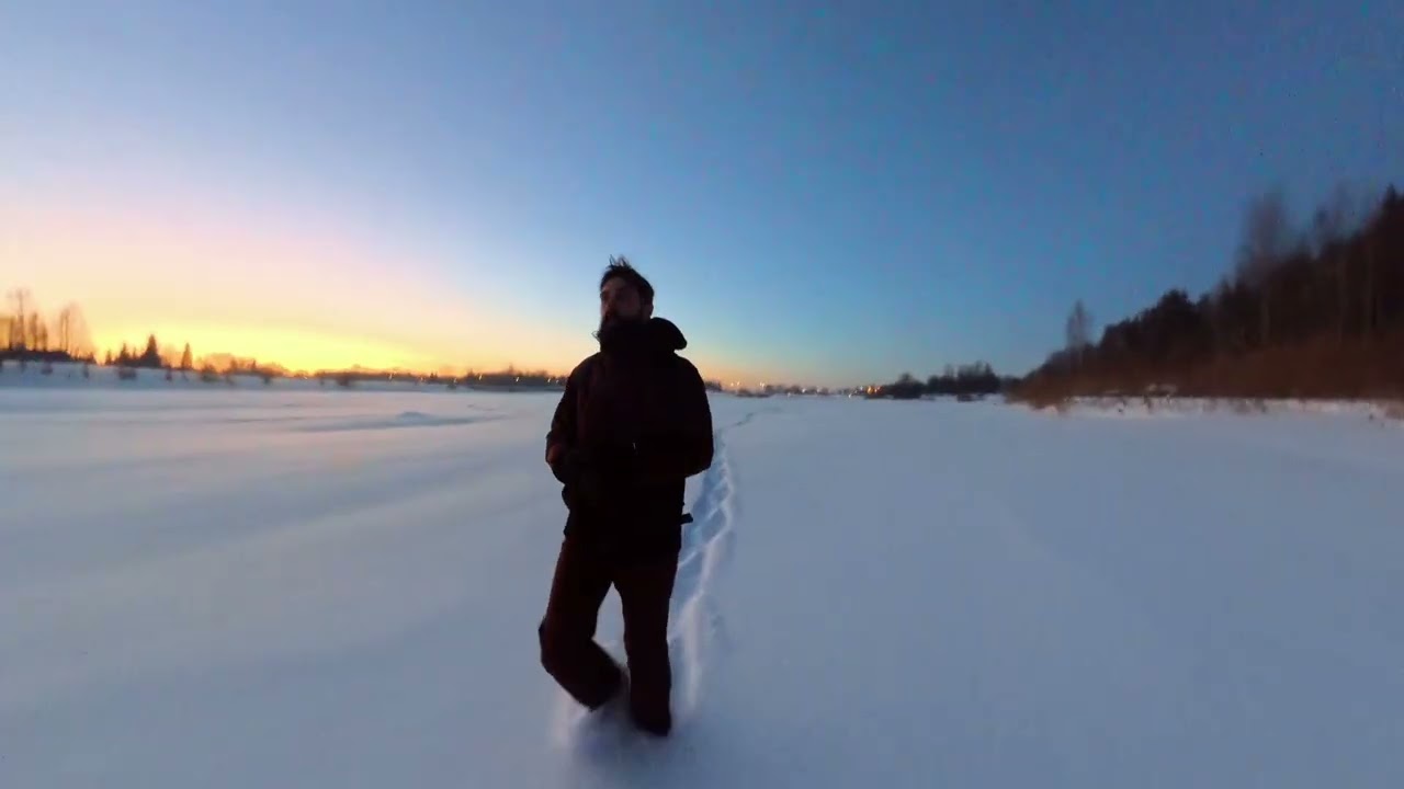 Užšąlusios ekrano marios vakare