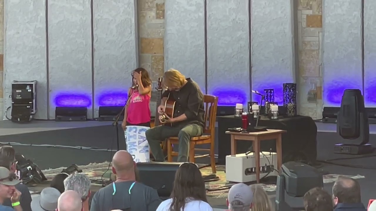 Trey Anastasio Brings Girl on Stage to Sing Bug in Grand Rapids. Blows Everyone Away!