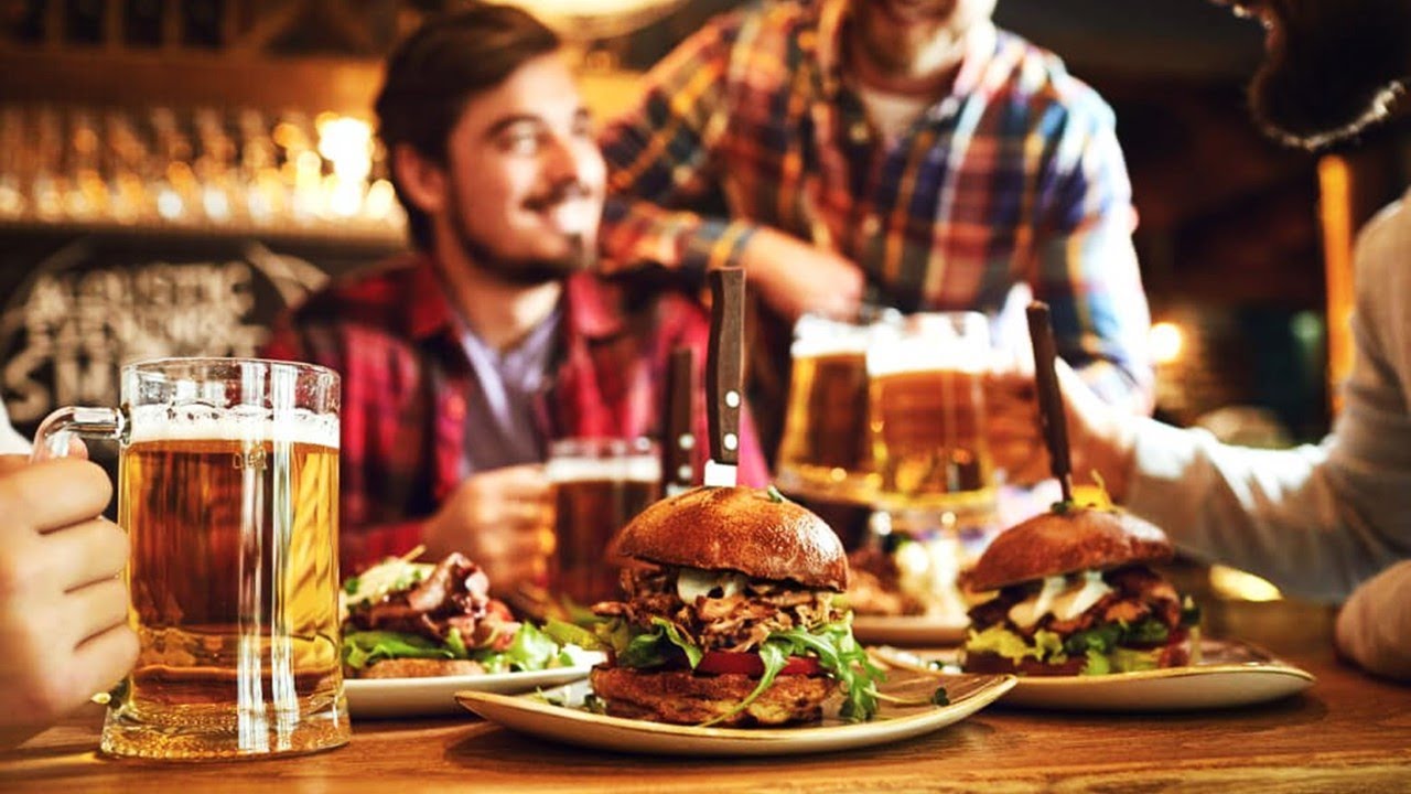 Should I Break the Fast to Spend Time With Friends?