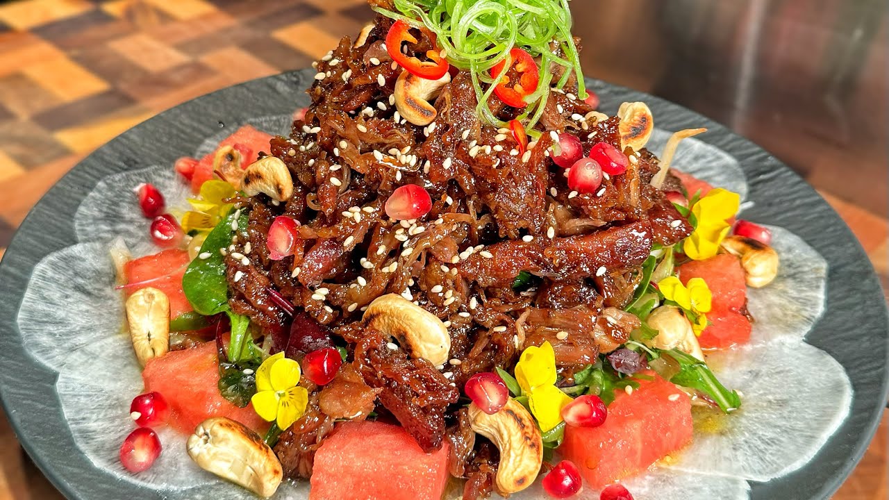 The Most Amazing Crispy Duck Salad! 🦆😍