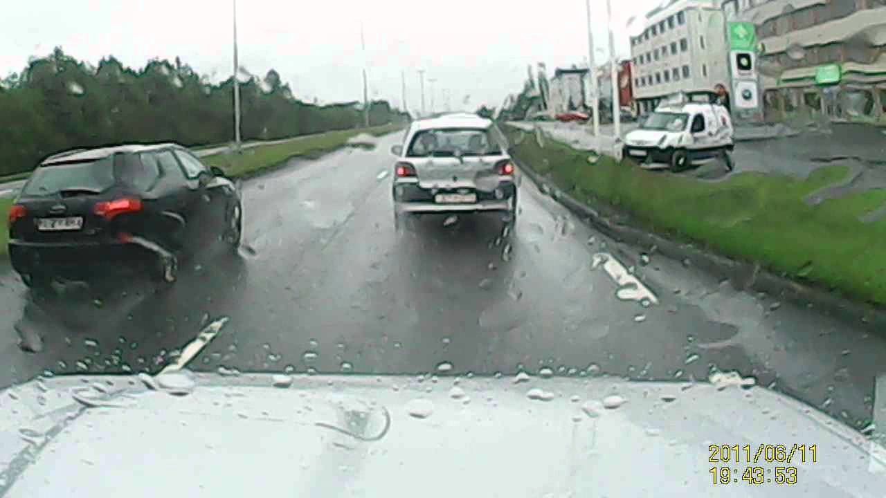 &Ouml;kumenn Yarisa a&eth; brillera.