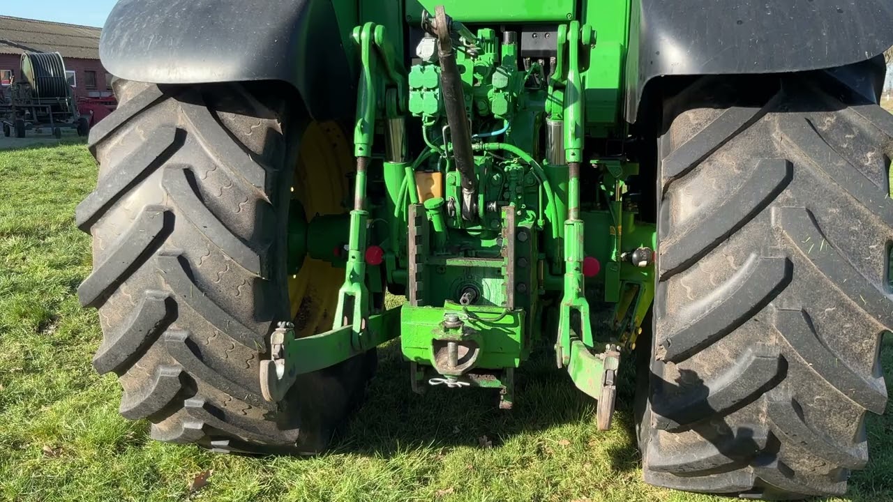 Trattore agricolo John Deere 6920S a trazione integrale del 2004