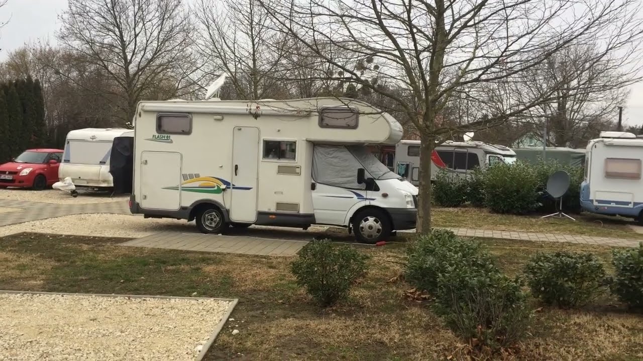 Kemp Mesteri termal v Maďarsku.