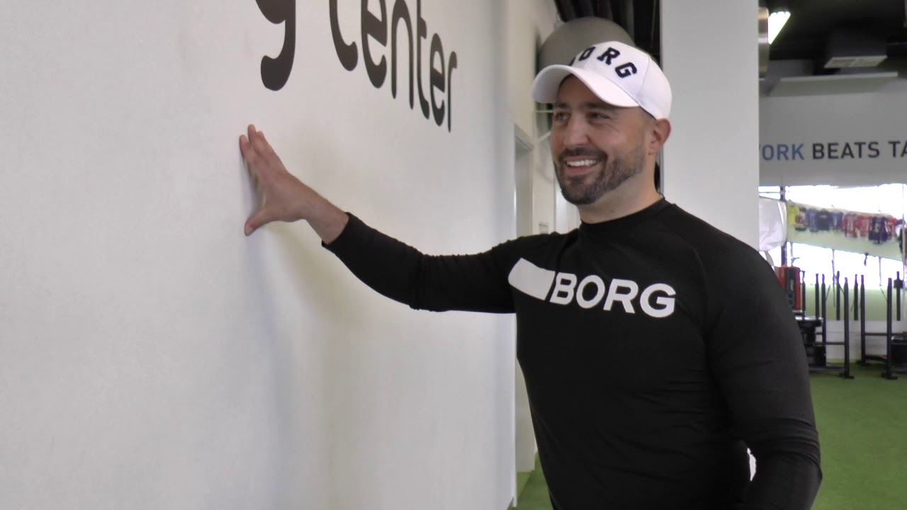 Oprite sa o stenu a zistite, čo je to technika behu