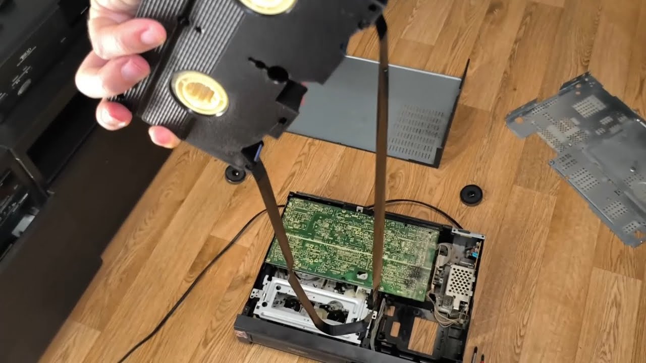 Нашел на помойке видеомагнитофон JVC HR-D580EE