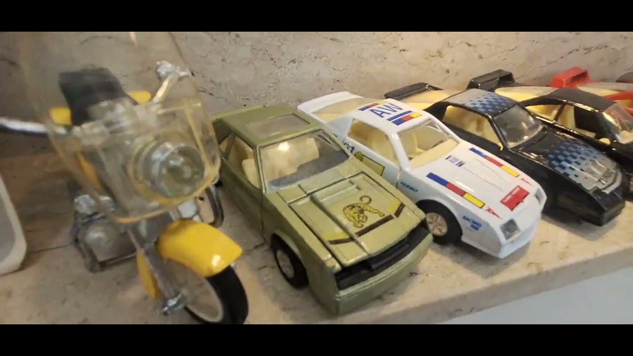 Antigos brinquedos e mini-games dos anos 80 e 90. Pura nostalgia