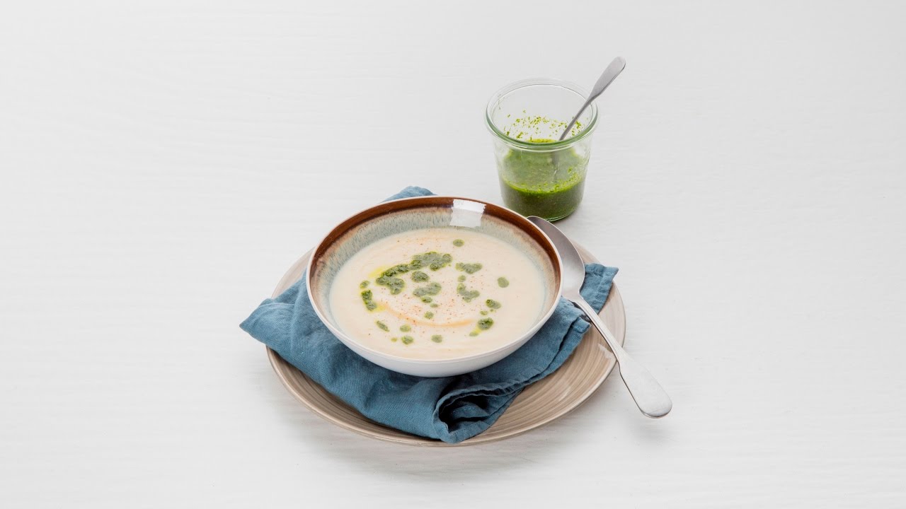 Knolselderijsoep met peterselie-olie - Allerhande