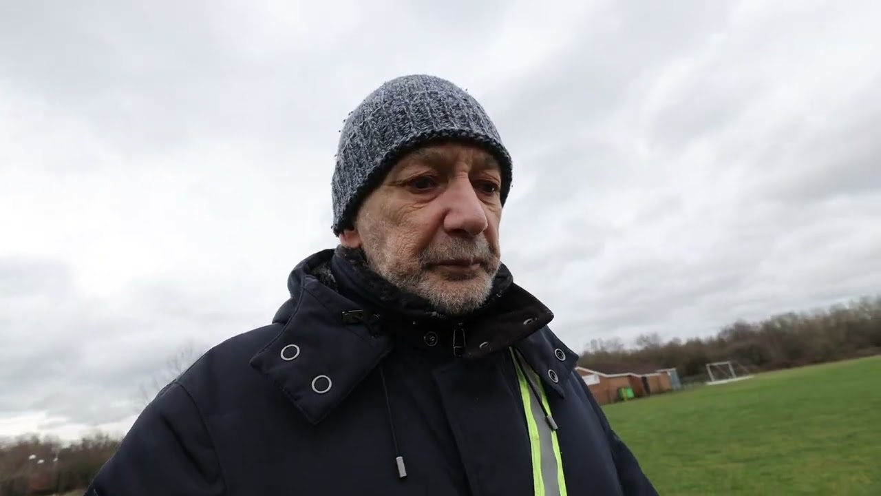 old man using the canon powershot v1 continued 