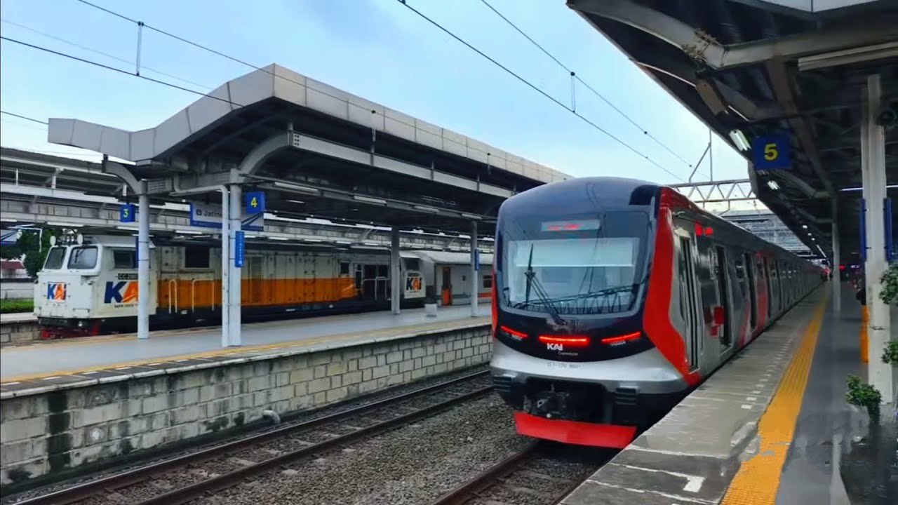 NGABUBURIT NONTON gak ada sepiNYA KERETA API KRL ST SIBUK JATINEGARA JR 205 TM 6000,KRL CINA