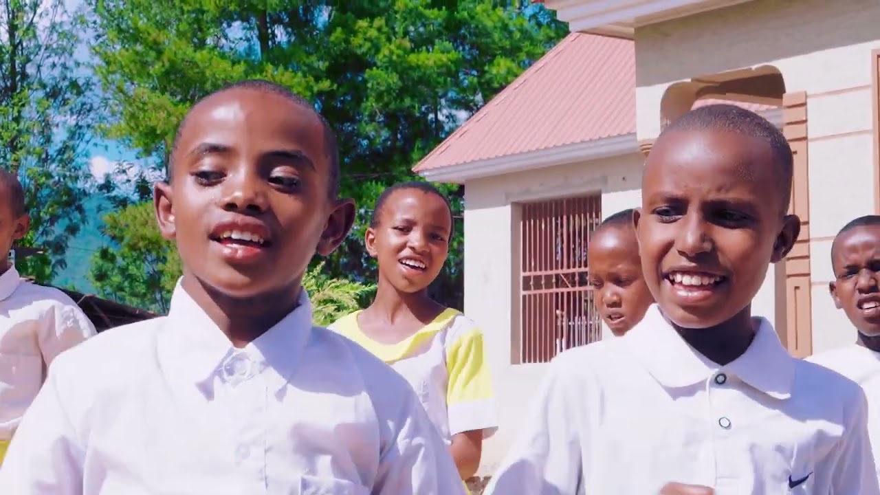 KANISA TAKATIFU - KWAYA YA MT. MAXIMILLIANO COLBE - AYALAGAYA (Official Music Video)