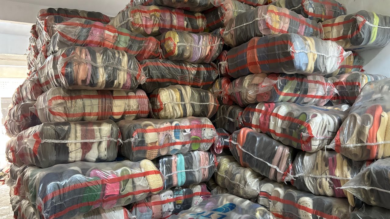 Imported foam slippers ka behtarin pack bory wala stock a chuka hai wholesale price per available ha