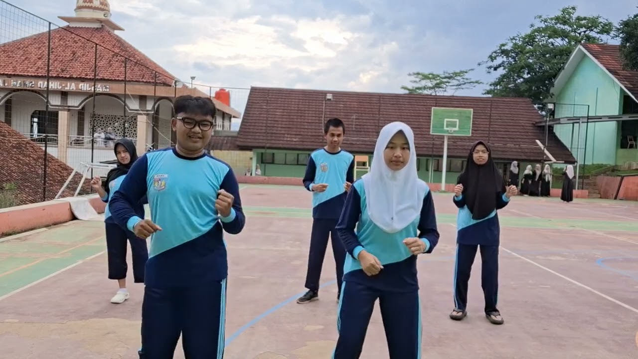 UJIAN PRAKTEK SENAM AEROBIK KELAS 12 MIPA 2