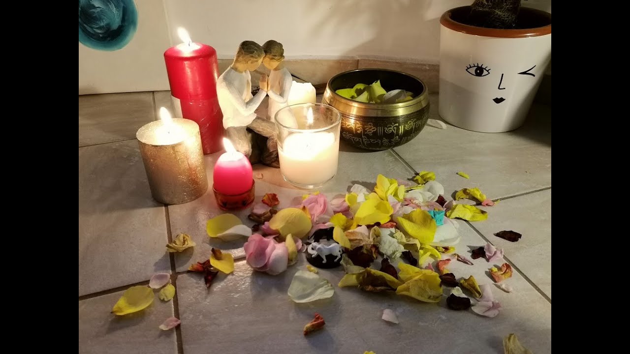 🌹 Rose Petal Reading // Channeled Love Messages #roseomancy
