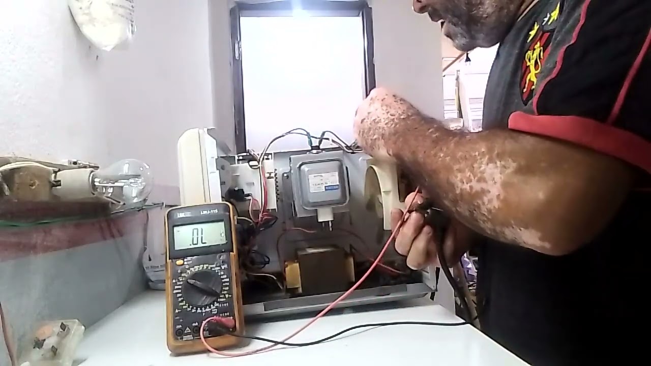 conserto de microondas/em curto no capacitor/queimando fusível