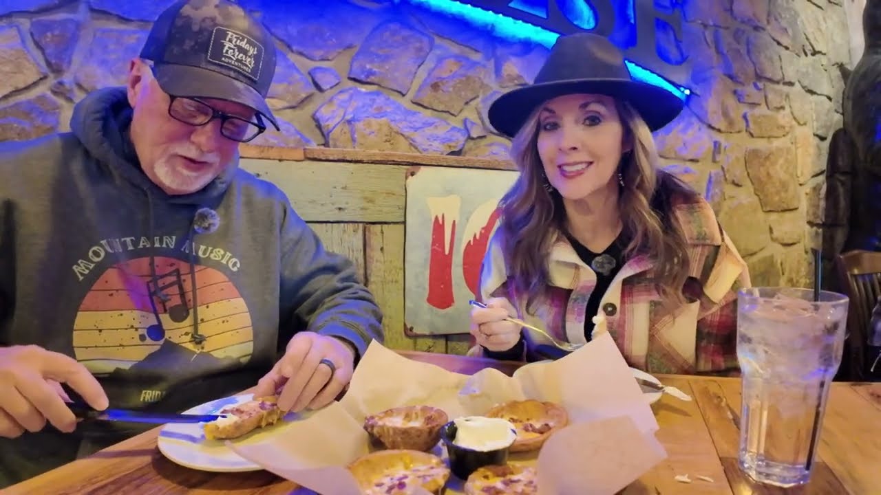 JT Hannah’s Kitchen Review 🤩 | Classic Comfort Food in Pigeon Forge!