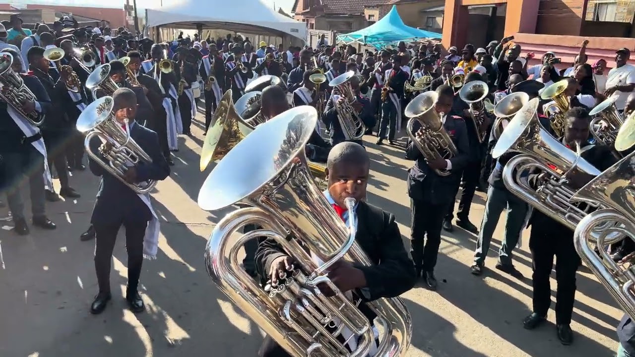 Ezase-Vaal Brass Band plays “Wamuhle” by Njelic & Boohle feat. De Mthuda & Da Musiqal Chef 🔥🔥🔥