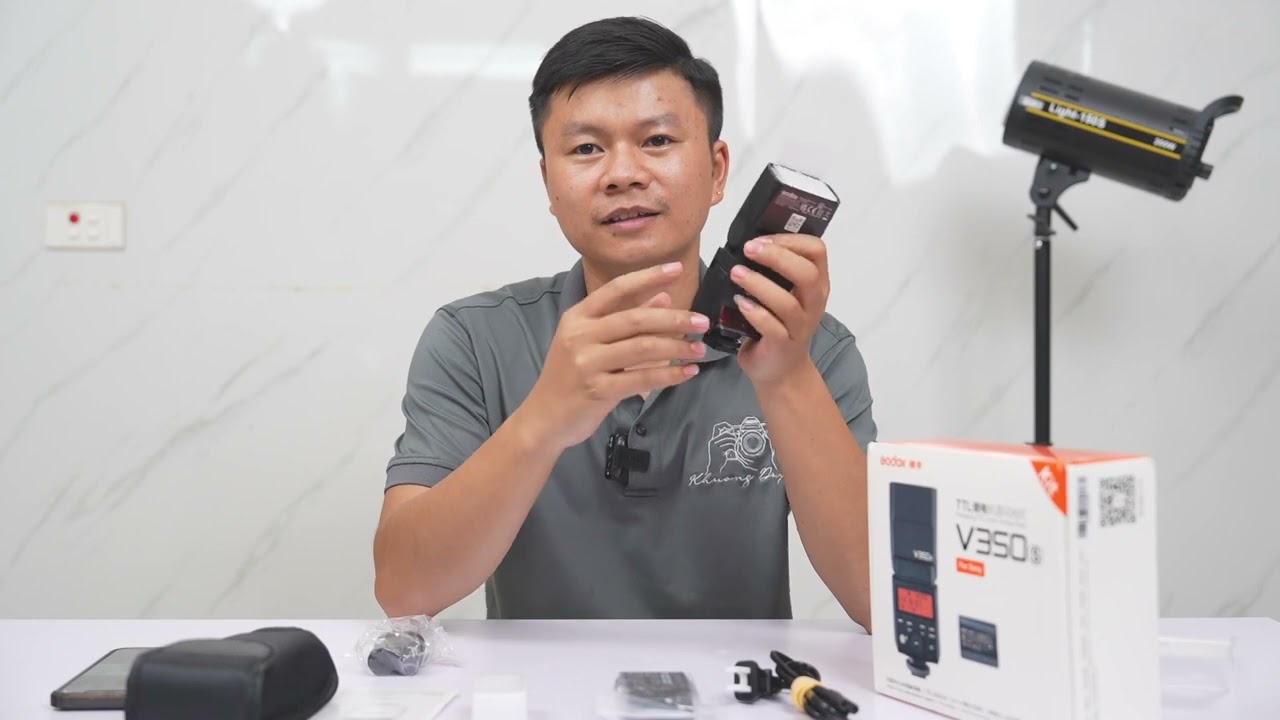 flash máy ảnh Godox v350s nhỏ gọn trong lòng bàn tay